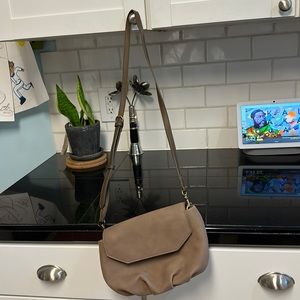 Universal thread crossbody bag.